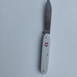 COUTEAU SUISSE