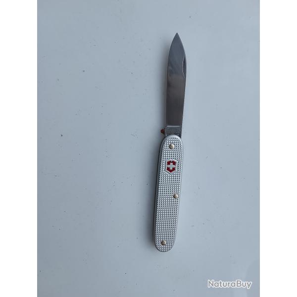 COUTEAU SUISSE