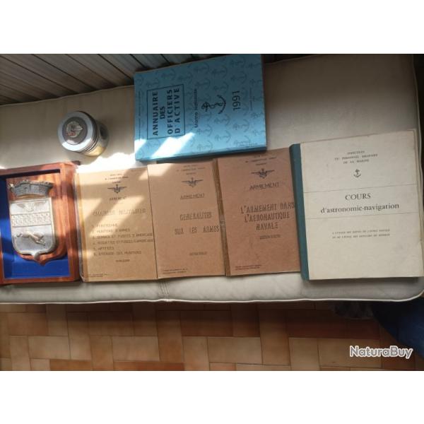 Lot documents et objets principalement a�ronavale fran�aise.