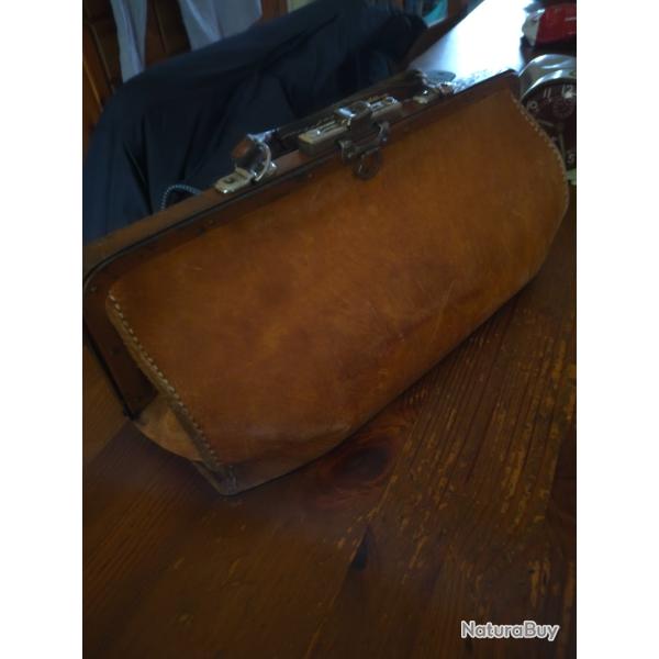 Tr�s belle Sacoche Vintage cuir marron style m�decin Western