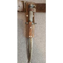 Ba&iuml;onnette carl gustav M96 avec fourreau et ceinturon