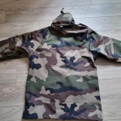veste et surpantalon camouflage arm&eacute;eImperm&eacute;able