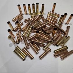Lot de 69 douilles/etuis 45-70 gvt + boite de rangement