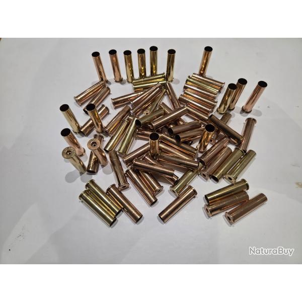 Lot de 69 douilles/etuis 45-70 gvt + boite de rangement