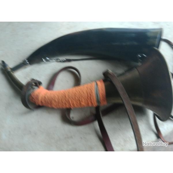 lot de deux cornes de chasse