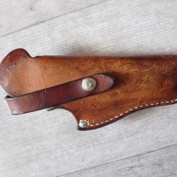 Holster en cuir pour pistolet. Mod&egrave;le pour droitier