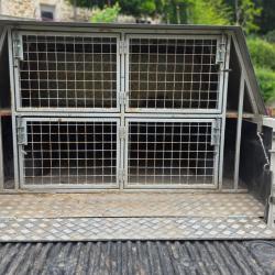 Caisse &agrave; chiens pick-up.