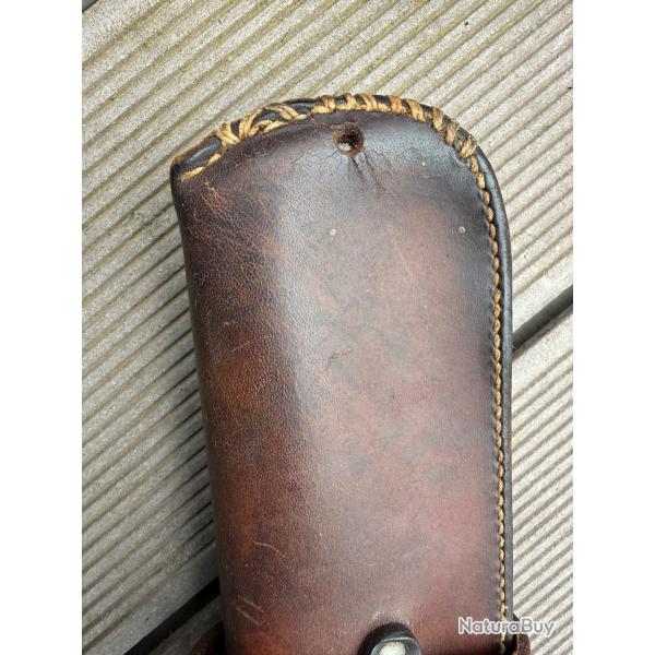 Magnifique scabbard pour carabine en cuir ancien parfait pour winchester ou autre . Western
