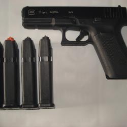 GLOCK 17 Gen 5, en 9x19,d'occasion en tr&egrave;s bon &eacute;tat, avec 4 chargeurs et accessoires d'origine