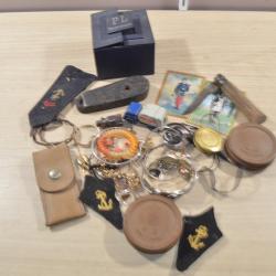 Lot fond de tiroir Brocante Bijoux objet Militaire a trier  (11)