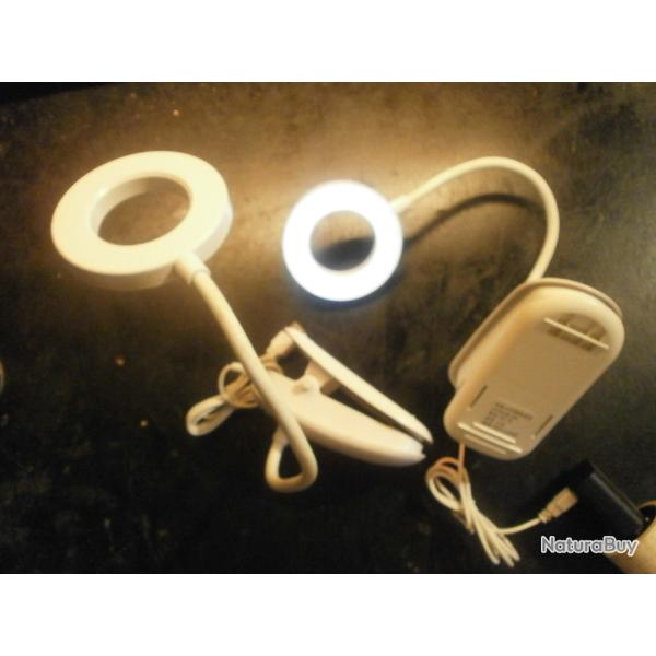 2 lampes led Usb clip neuves