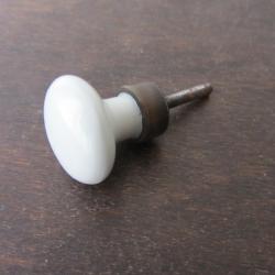 Bouton de tiroir en porcelaine et laiton 1970