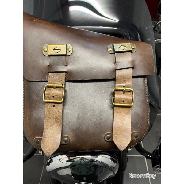 Sacoche lat�rale Harley-Davidson en cuir pour street Bob softail  2019.