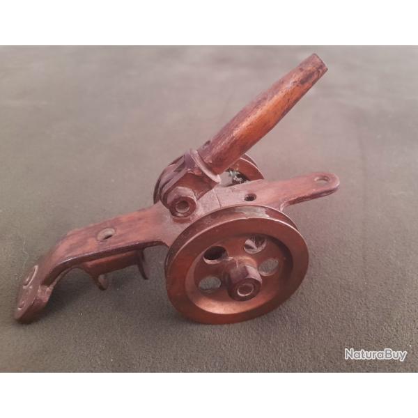 Ancien petit canon bronze