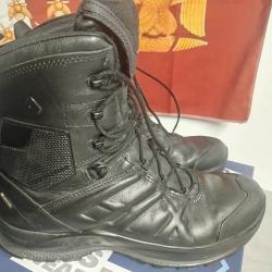 2 paires de rangers