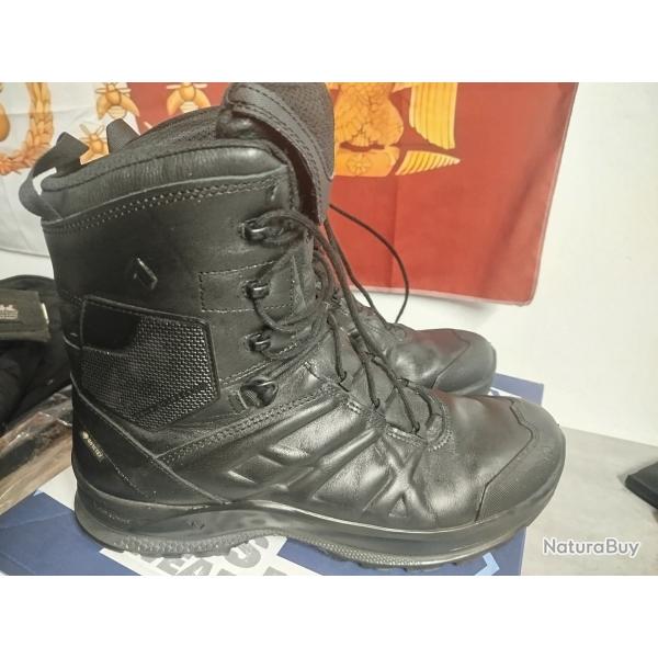 2 paires de rangers