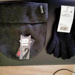 UN bonnet  +  UNE paire de  gants