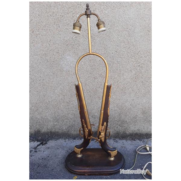 rare et ancienne lampe a double decor de pistolets ancien deco bureau chasse , pirates des caraibes