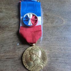 m&eacute;daille ministere du travail j.bonato 2001