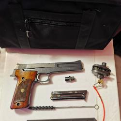 VENDS, SMITH & WESSON 422 en tr&egrave;s bon &eacute;tat, enti&egrave;rement r&eacute;vis&eacute; !  PLUS ACCESSOIRES!
