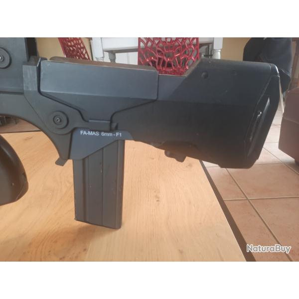airsoft famas cybergun bon �tat