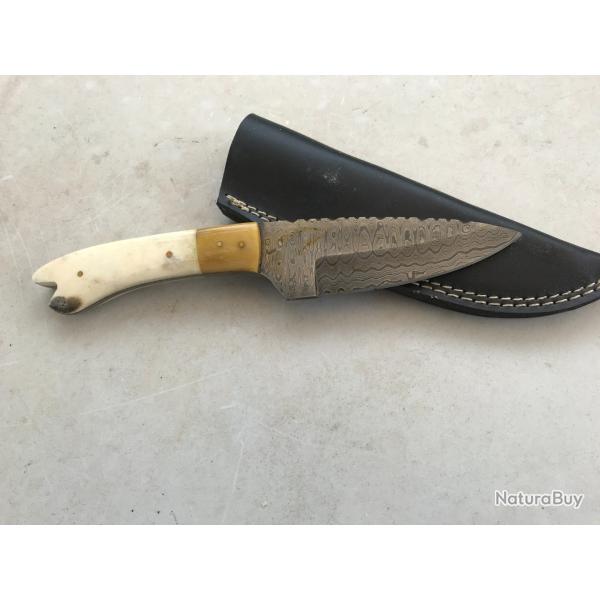 Superbe et tr�s solide couteau Damas et os de chameau