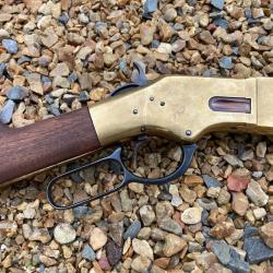 Winchester 1866 - fabrication Uberti de 1970 - calibre 44-40 - tres bon &eacute;tat