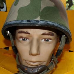 CASQUE MILITAIRE LOURD MODELE F1 DE L'ARMEE FRANCAISE DE 1982  , FABRICATION FRANCAISE R.M.C  A  EV