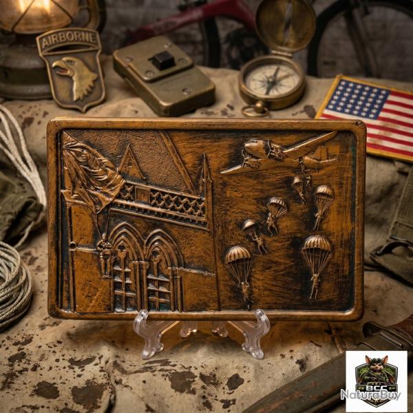 D-DAY 44 Bas relief avec patine bronze SAINTE MERE EGLISE Largeur : 14.5 cm  Hauteur: 8.5 cm
