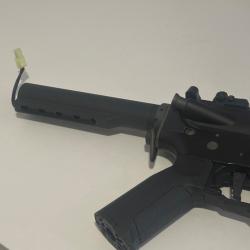 R&eacute;plique M4 &agrave; batterie + accessoire