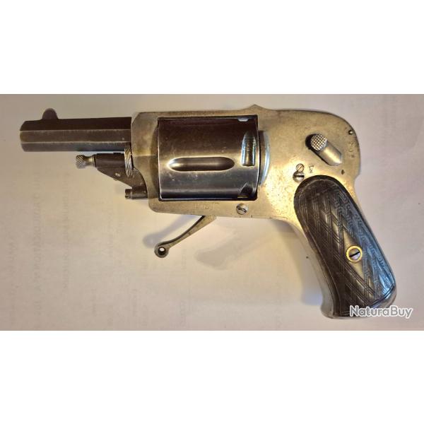 Revolver 8mm 92 hammerless. Superbe �tat d'origine. Fonctionnement et presentation parfaite. carl D