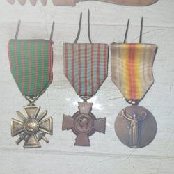 Lot 3 m&eacute;daille et une cousette