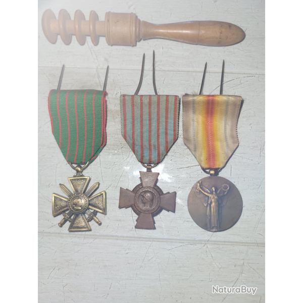 Lot 3 m�daille et une cousette