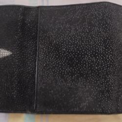 porte feuilles peau de raie