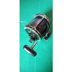 MOULINET PENN SENATOR . 115L2 . PENN 9/0 . PARFAIT FONCTIONNEMENT .