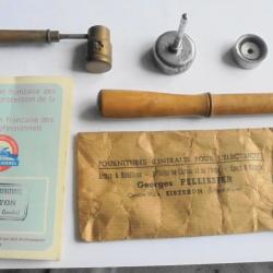 lot de chasse : dosette - bourroir - 2 lissoirs - petit carnet .....