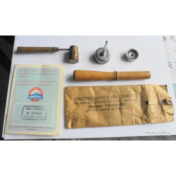 lot de chasse : dosette - bourroir - 2 lissoirs - petit carnet .....