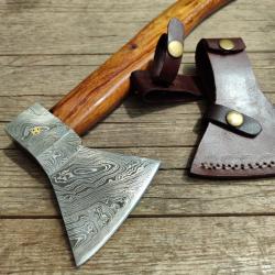Hache Viking en Damas 256 Couches Manche Bois Etui Cuir