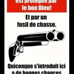 Panneau N/R - Prot&eacute;g&eacute;e par le bon dieu et par un fusil de chasse - Livraison gratuite &agrave; domicile