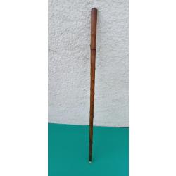 ANCIENNE CANNE EPEE A LAME LONGUE . CANNE TOUT BOIS AVEC NOMBREUX NOEUDS  . PARFAIT ETAT .
