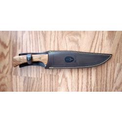 Couteau Muela Jabali jamais utilis&eacute;.Manche en bois de olive.