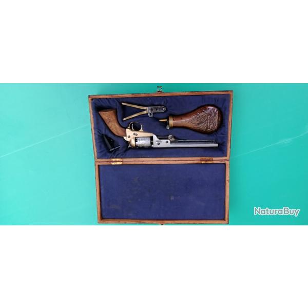REPLIQUE ITALY  REVOLVER MOD NAVY  CAL 36 EN MALETTE  .  POUDRE NOIRE  .