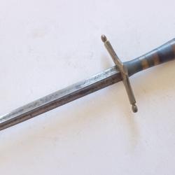 Ancienne dague Stylet Poignard A identifier