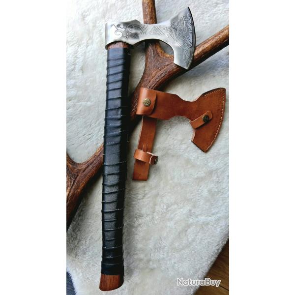 HA10 - Hache style Viking grav�e - 52 cm - manche cuir noir et �tui ceinture