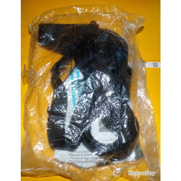 SANGLE POUR LE PORT D'UN POMPE   ,� BON ETAT NEUF VOIR PHOTOS . POUR TOUT RENSEIGNEMENT ME CONTACTER