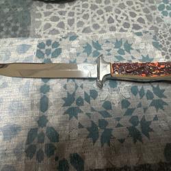 Poignard de chasse. Fabriqu&eacute; &agrave; Thier par &Agrave; Pironi. Inox et corne
