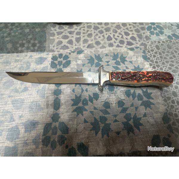Poignard de chasse. Fabriqu� � Thier par � Pironi. Inox et corne