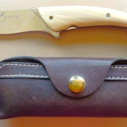 COUTEAU CHASSE " MONNERIE  TEYMEN " LINER LOCK  NEUF ETAT VITRINE THIERS + ETUI CUIR OFFERT