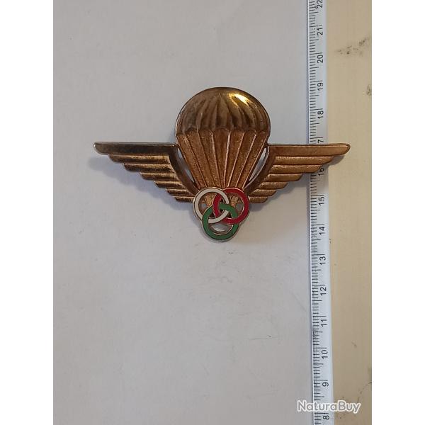 Brevet d'instructeur parachutiste de l'arm�e malgache