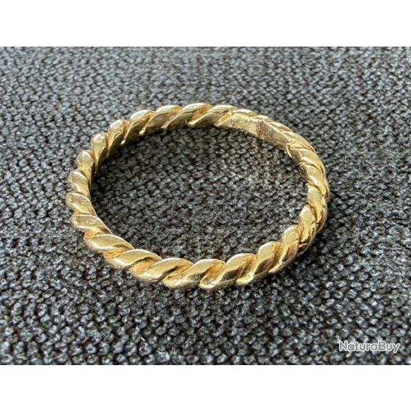 Grand anneau en or jaune 18 carats - taille 60 - bague - alliance - or torsad�